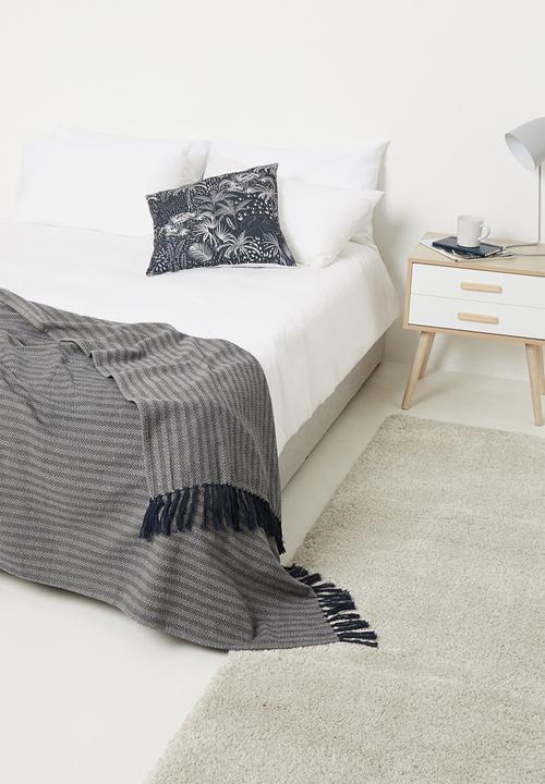 H&S - Zig zag cotton throw - navy