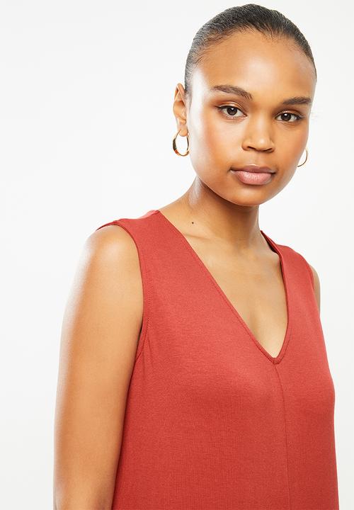 edit - Sleeveless knit slit front column dress - rust