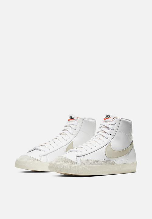 Nike - Blazer mid '77 vntg - bq6806-106 - white/light bone-sail