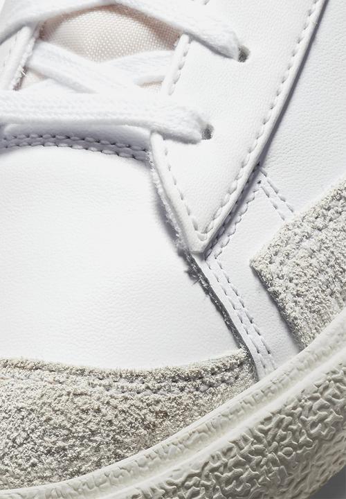 Nike - Blazer mid '77 vntg - bq6806-106 - white/light bone-sail