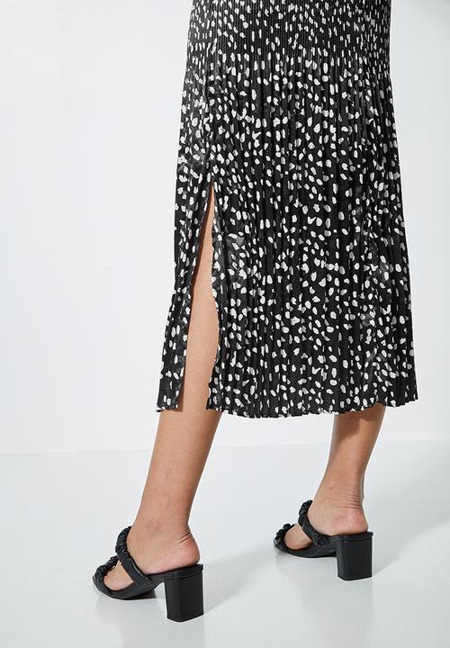 Superbalist - Side split pleated skirt - black based minimal