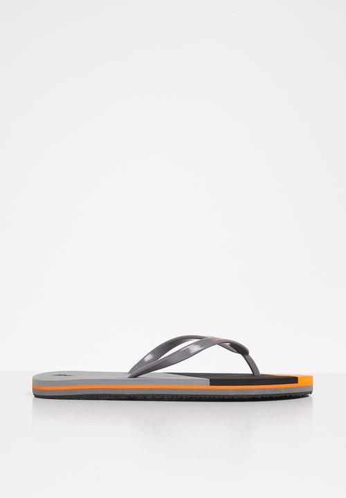 luke flip flops