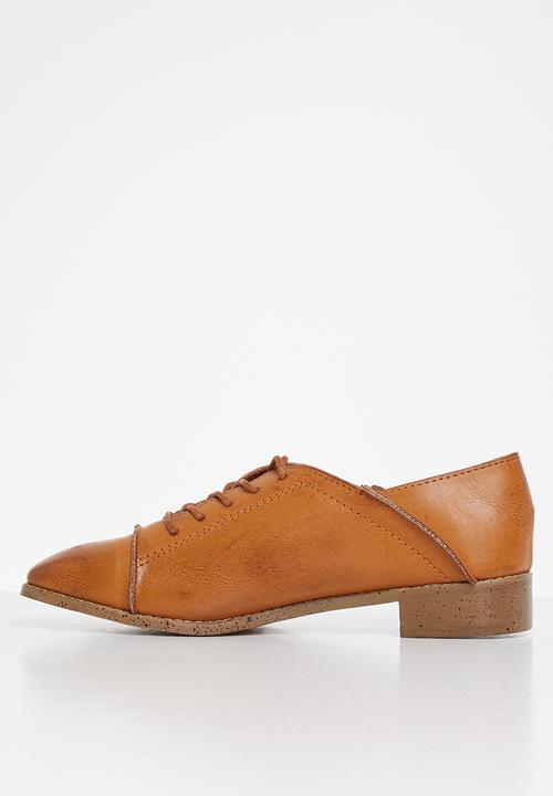 Plum - Stella brogue - tan