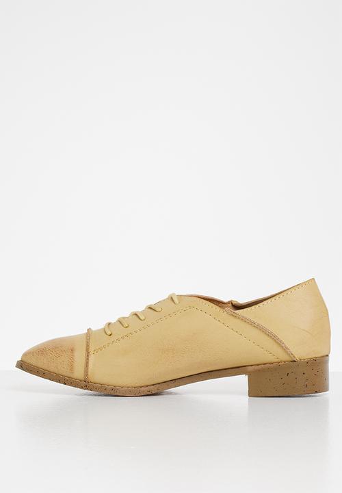 Plum - Stella brogue - beige