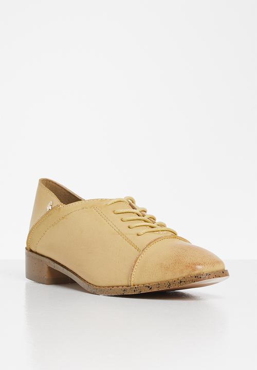 Plum - Stella brogue - beige