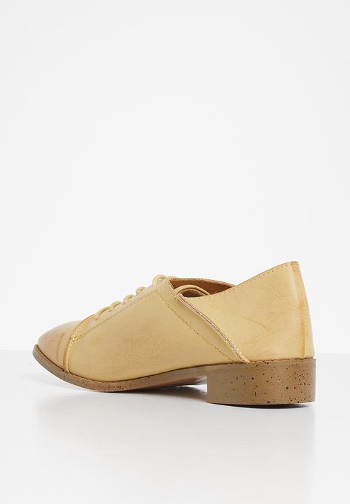 Plum - Stella brogue - beige