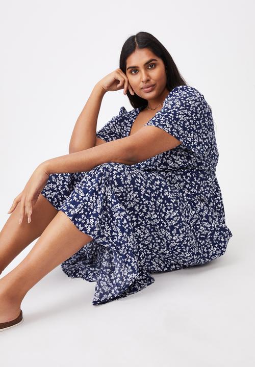 Cotton On - Curve woven laura frill hem maxi dress - cora ditsy medieval blue