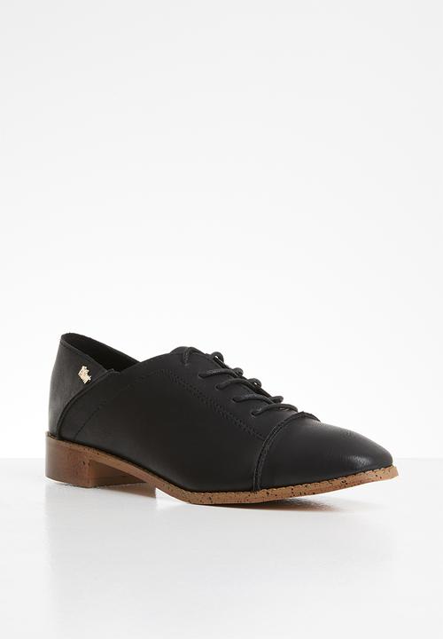 Plum - Stella brogue - black
