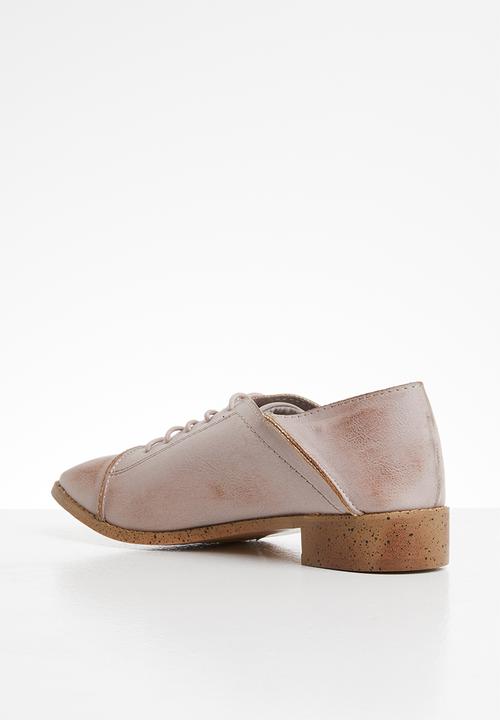 Plum - Stella brogue - taupe