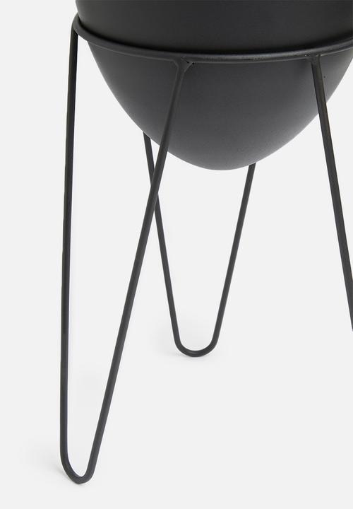 Sixth Floor - Standing egg planter - black