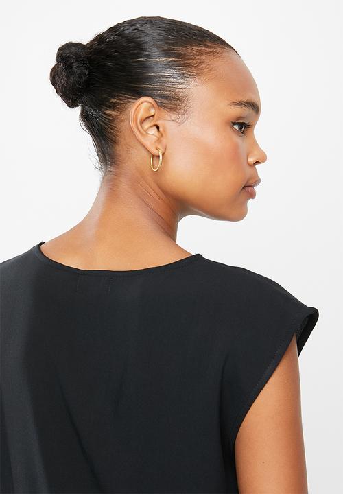 edit - Woven basic shell blouse - black