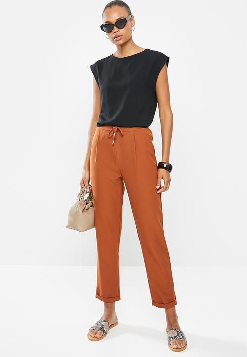 edit - Woven basic shell blouse - black