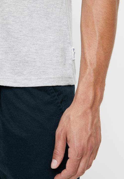 Ben Sherman - V-neck flag logo tee - grey
