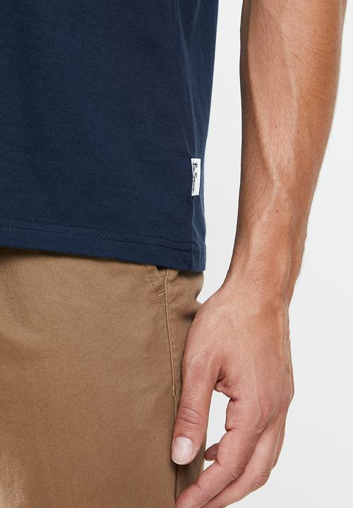 Ben Sherman - V-neck flag logo tee - navy