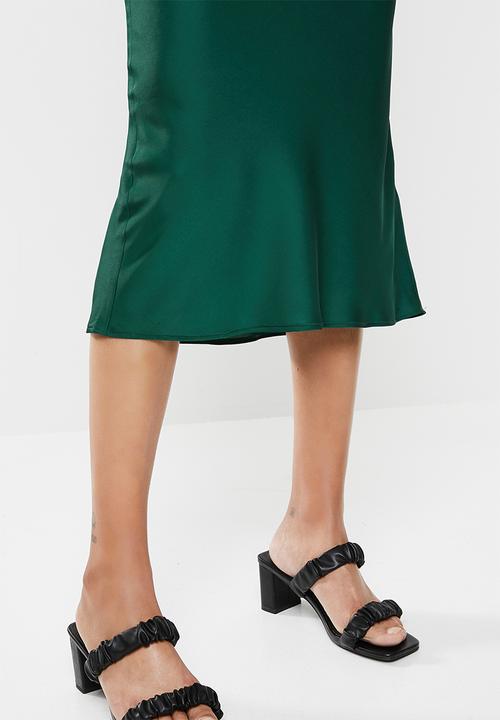 VELVET - Elasticated pull-on satin midi skirt - bottle green