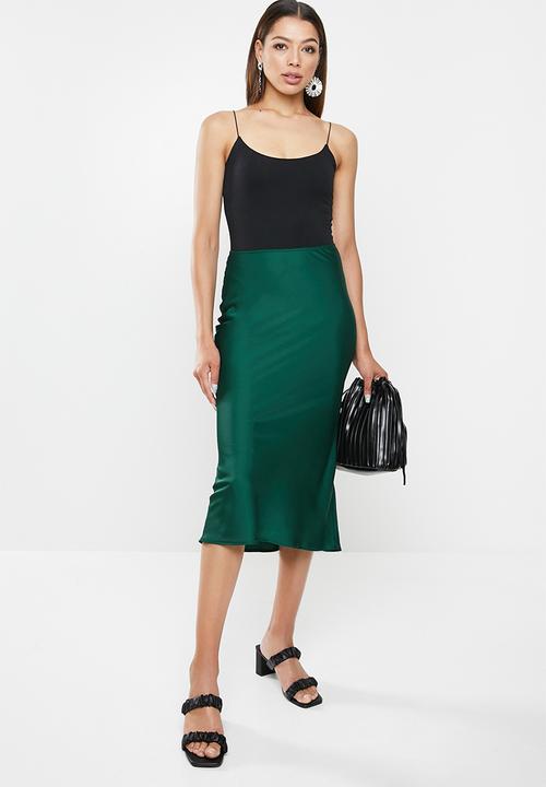 VELVET - Elasticated pull-on satin midi skirt - bottle green