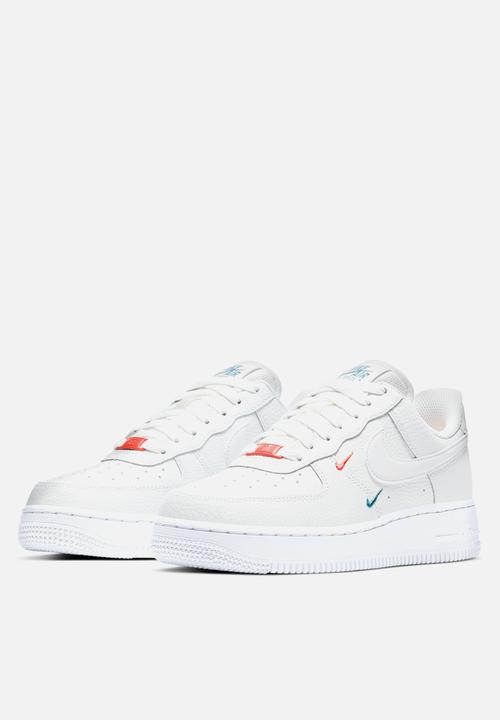 Nike - Air Force 1 '07 ESS - summit white-solar red