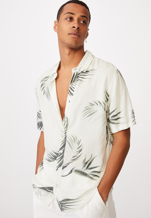 Cotton On - Short sleeve resort shirt - lily white rufio