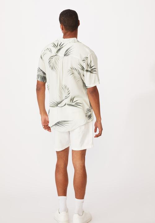 Cotton On - Short sleeve resort shirt - lily white rufio