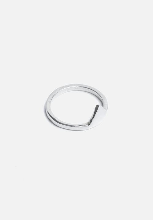Bennt - Triangle Knuckle Ring