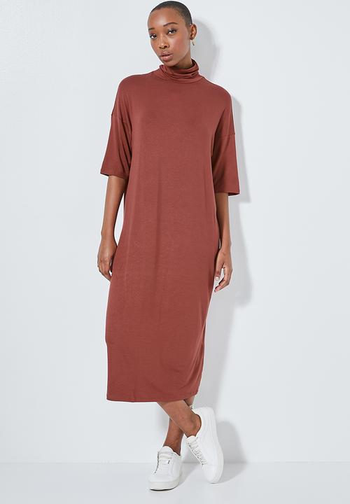 Superbalist - Turtle neck dropped shoulder dress - rust