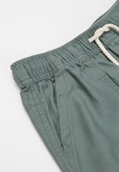 Free by Cotton On - Free boys hunter short - green