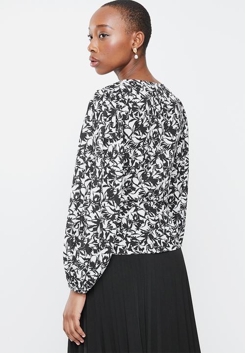 edit - Balloon sleeve wrap  blouse - black & white 