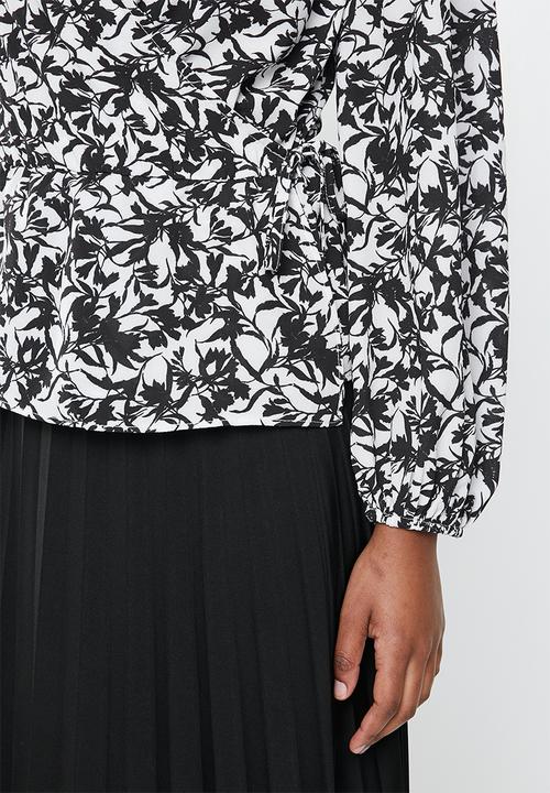 edit - Balloon sleeve wrap  blouse - black & white 