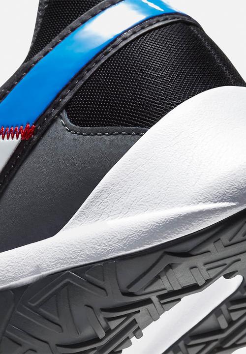 Nike - legend essential 2 - black/lt smoke grey-iron grey-photo blue