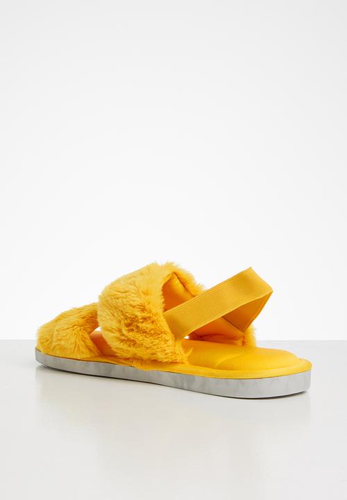 Seduction - Faux fur slipper - lemon yellow