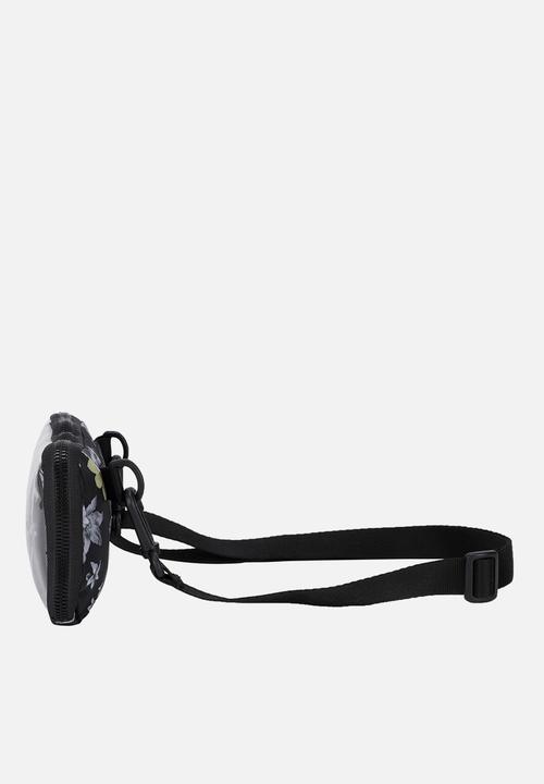 PUMA - Wmn core seasonal sling pouch - black