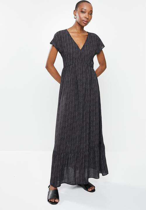 edit - V-neck wide shoulder maxi - black & cream 