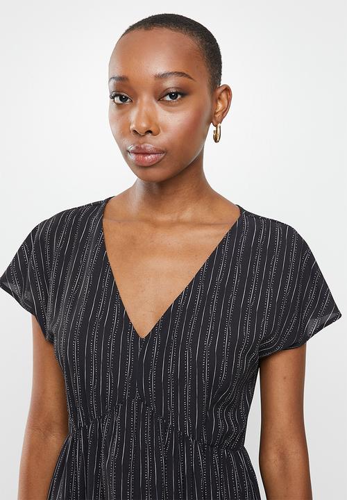 edit - V-neck wide shoulder maxi - black & cream 