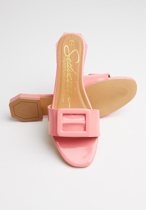 Seduction - Big buckle low heel slide - pink