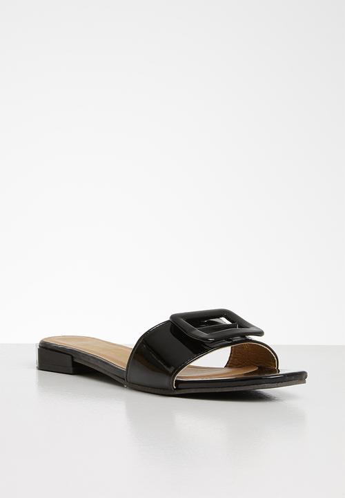 Seduction - Big buckle low heel slide - black