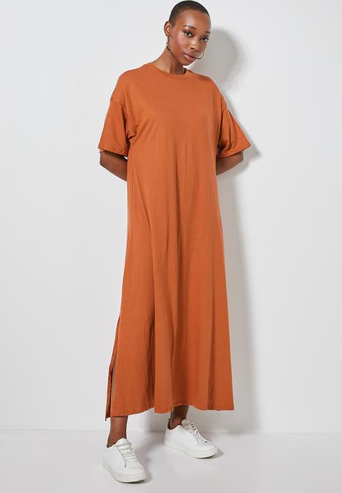 Superbalist - T-shirt dress with slit & tier detail at back - rust 
