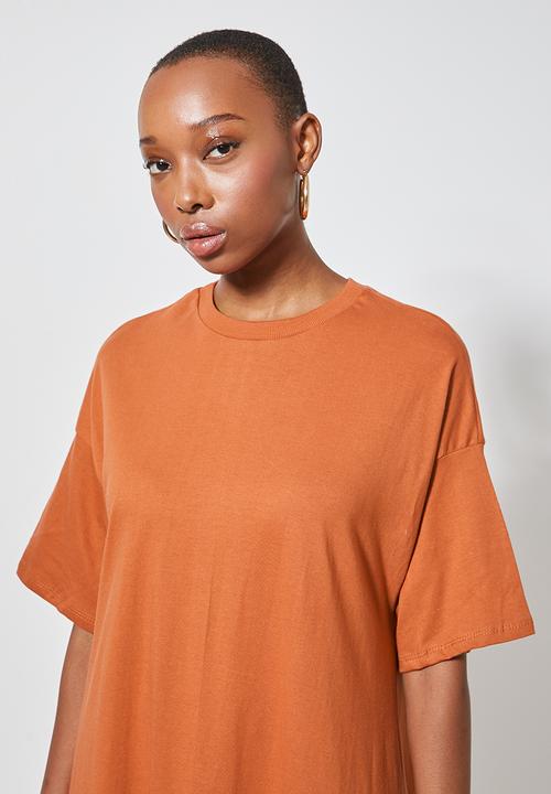 Superbalist - T-shirt dress with slit & tier detail at back - rust 