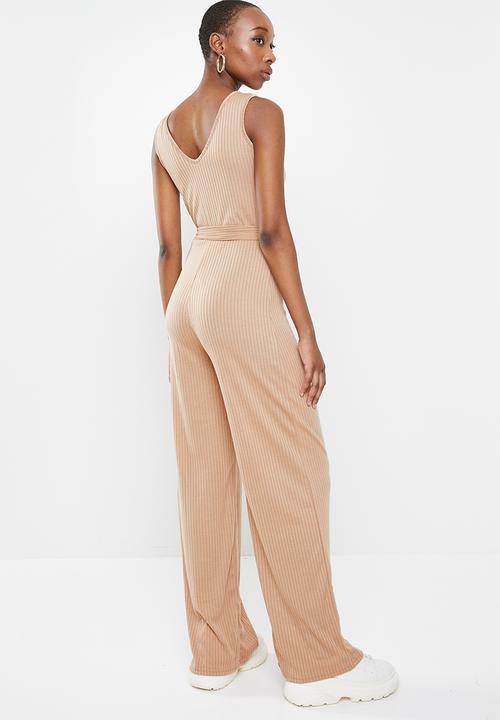 Missguided - Horn button ribbed tie belt jumpsuit - latte