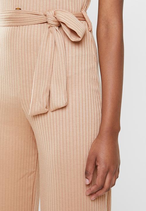 Missguided - Horn button ribbed tie belt jumpsuit - latte