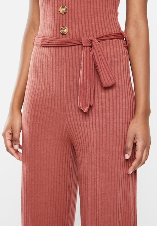 Missguided - Horn button ribbed tie belt jumpsuit - rust 
