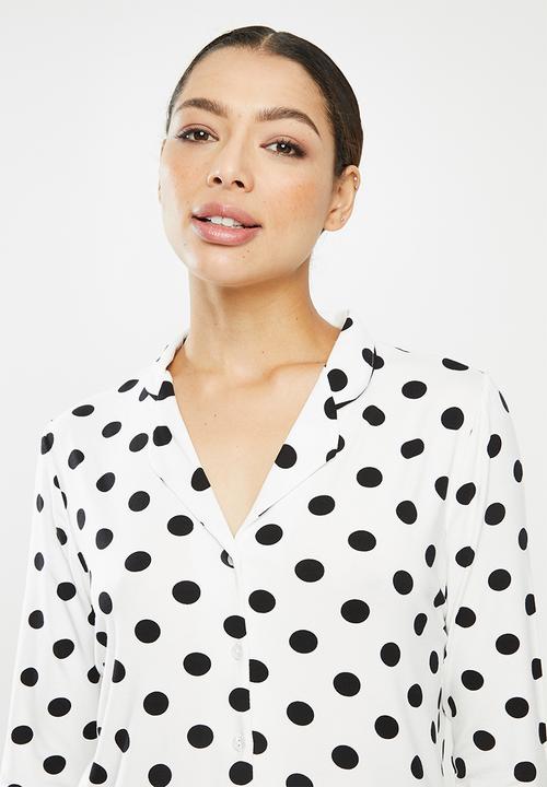 Missguided - Polka dot long sleeve shirt short pj set - white & black