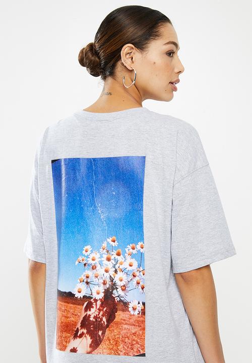 Missguided - Oversized T-shirt dress short sleeve daisy graphic - grey