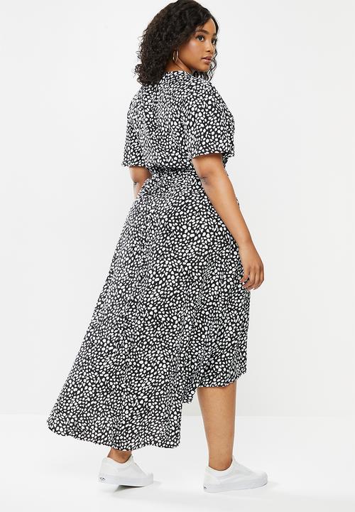 Missguided - Plus high low midi dress short sleeve dalmatian - black & white