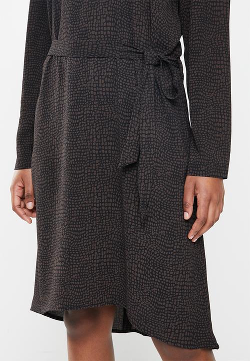 Jacqueline de Yong - Elsa piper long sleeve below knee dress - black & brown 