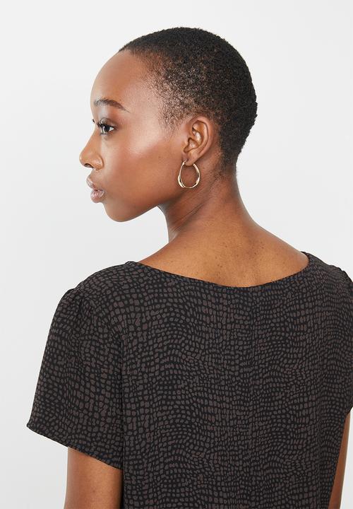 Jacqueline de Yong - Elsa short sleeve puff blouse - black & brown 