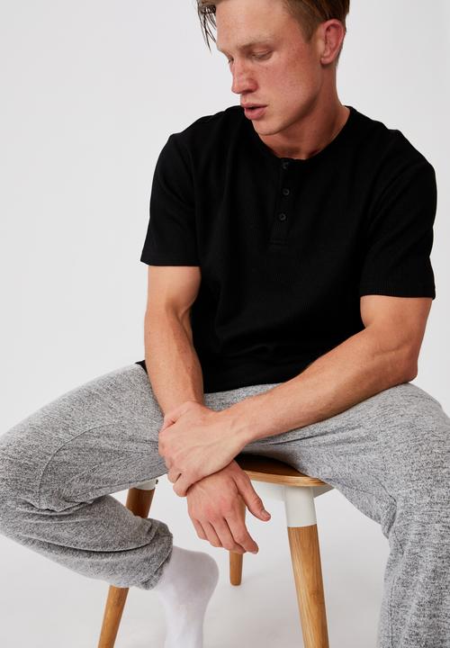 Cotton On - Longline scoop henley waffle t-shirt - black