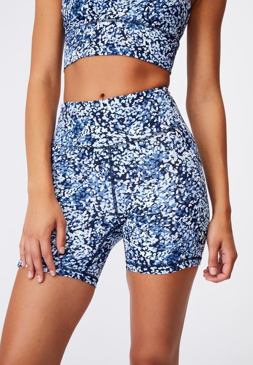 Cotton On - Ultimate booty bike short - wild splatter blues
