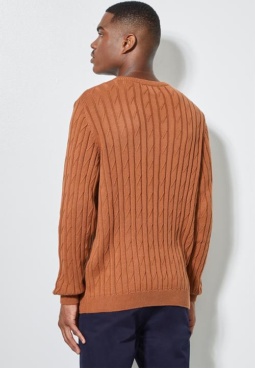 Superbalist - Regular fit cable knit jersey - tobacco