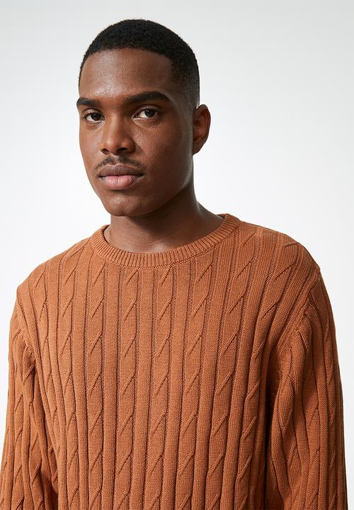 Superbalist - Regular fit cable knit jersey - tobacco