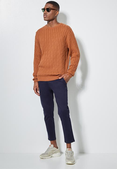 Superbalist - Regular fit cable knit jersey - tobacco